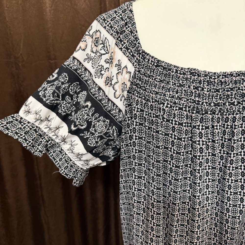 Lightweight Mini Dress 1X Black White Geometric Floral Smocked Square Neck Beach - Picture 2 of 12
